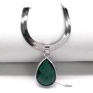 Silver tone necklace